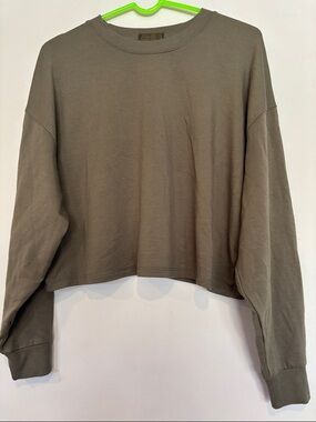 nuuds Cropped Boxy Sweatshirt in Olive Green